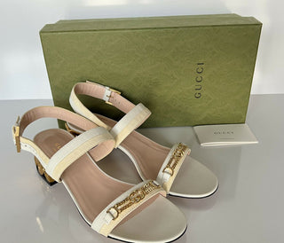 NIB $ 950 Gucci Damen-Ledersandalen mit kettenförmigem Absatz 8 US (38 Eu) IT 655409 