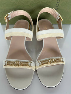 NIB $ 950 Gucci Damen-Ledersandalen mit kettenförmigem Absatz 8 US (38 Eu) IT 655409 