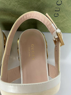 NIB $ 950 Gucci Damen-Ledersandalen mit kettenförmigem Absatz 8 US (38 Eu) IT 655409 