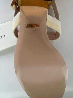 NIB $ 950 Gucci Damen-Ledersandalen mit kettenförmigem Absatz 8 US (38 Eu) IT 655409 