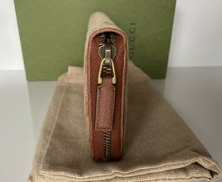 Neue Gucci GG NY Yankees Reißverschluss-Geldbörse aus Stoff in Beige, hergestellt in Italien 