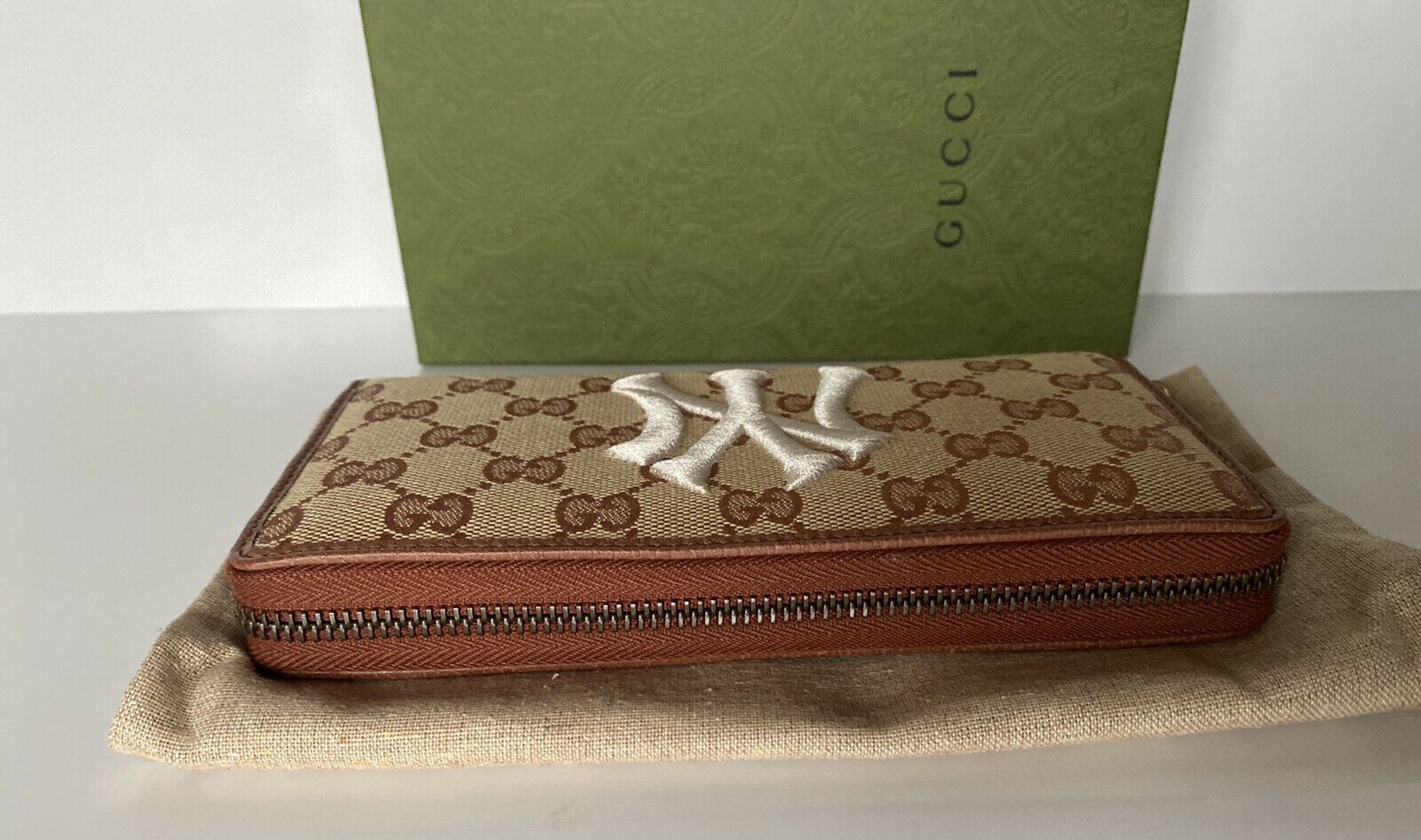 New Gucci GG NY Yankees Zip Around Fabric Wallet Beige Made in Italy