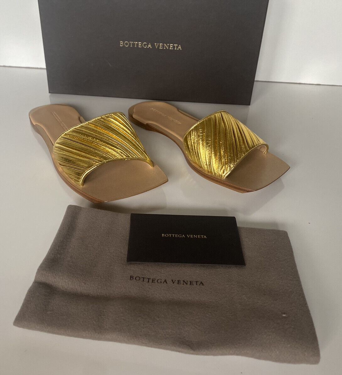 NIB 620 $ Bottega Veneta Damen-Slip-on-Ledersandalen in Gold 8 US (38 Eu) 578409 