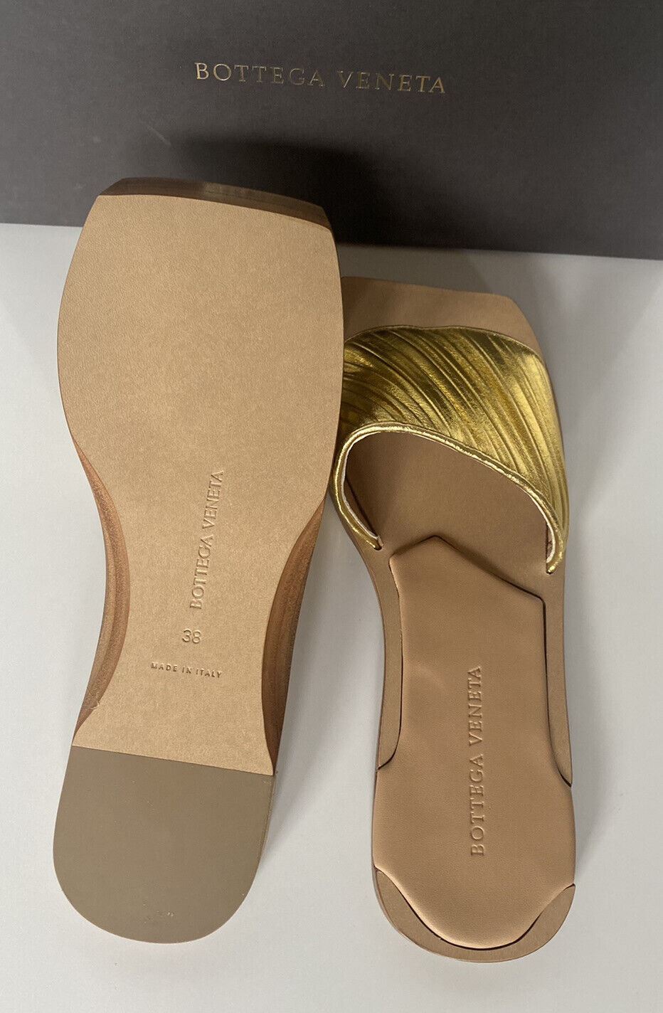 Женские кожаные сандалии без шнуровки Bottega Veneta 620 долларов США золотистого цвета 8 США (38 ЕС) 578409 