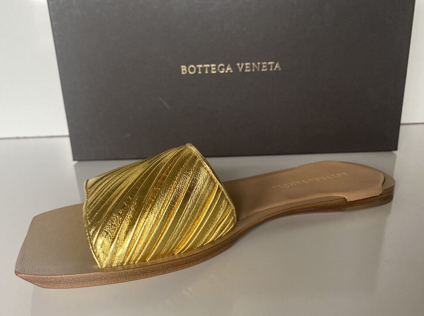 NIB $620 Bottega Veneta Women's Slip-on Leather Gold Sandals 8 US (38 Eu) 578409