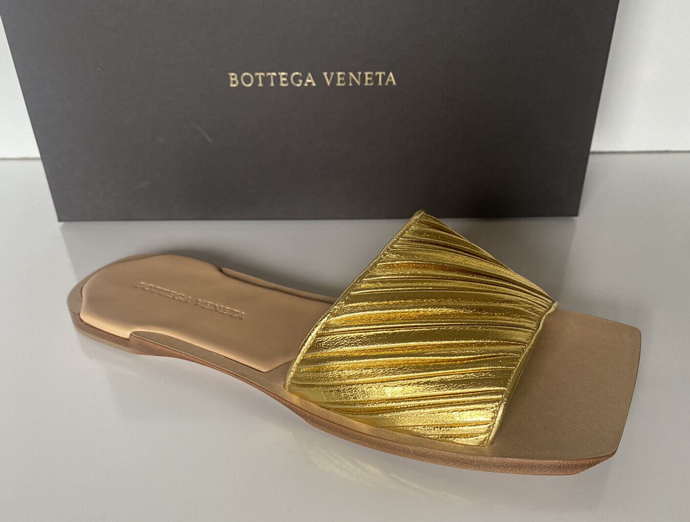NIB 620 $ Bottega Veneta Damen-Slip-on-Ledersandalen in Gold 8,5 US 38,5 578409 