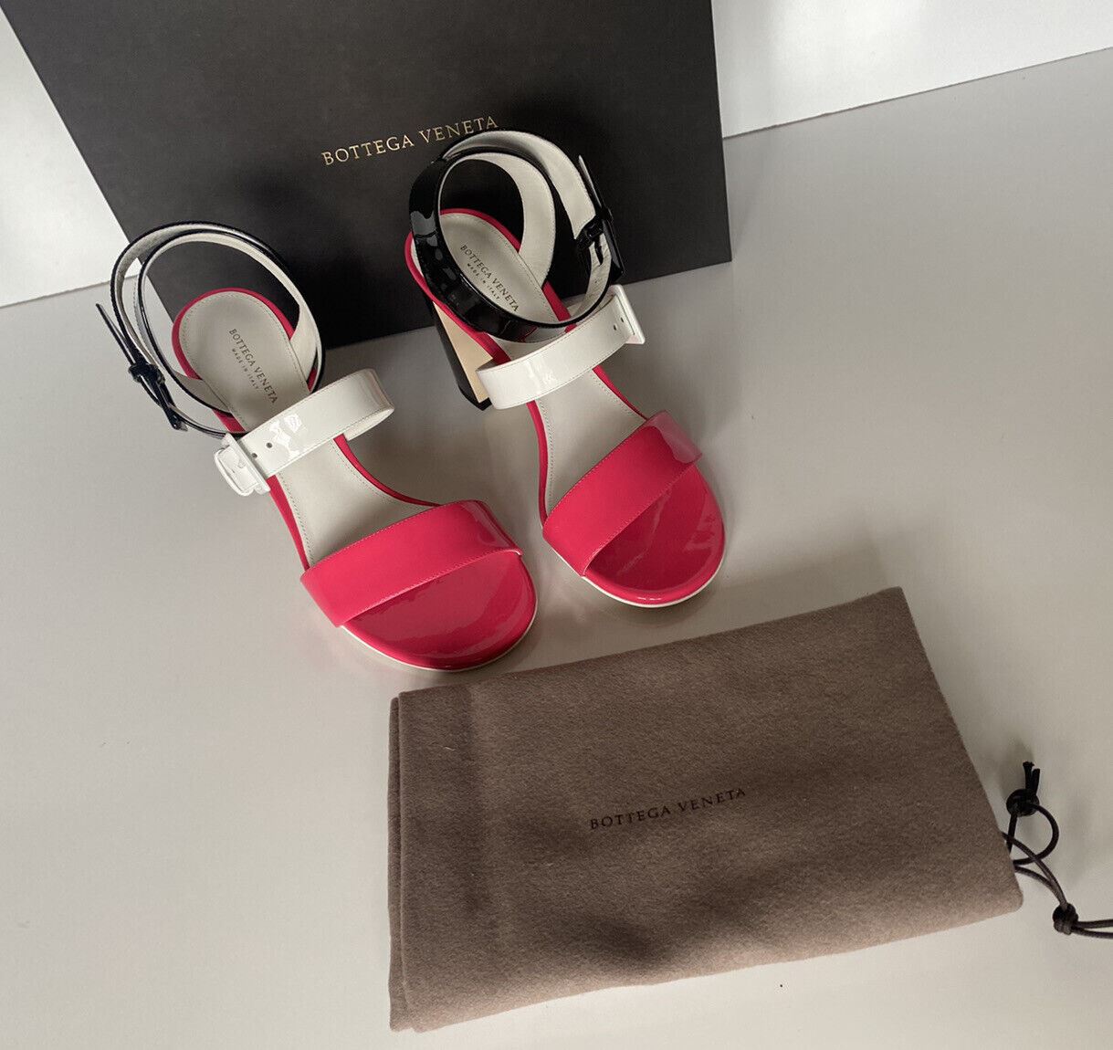 NIB $760 Bottega Veneta Strappy Block-heeled Patent Tricolor Sandals 8 US 565653