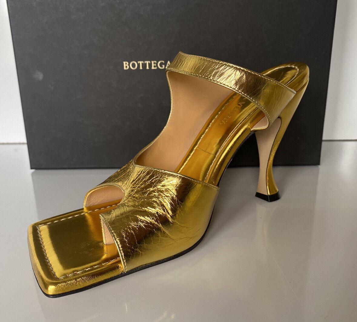 NIB $ 880 Bottega Veneta Leder Mule Heels Gold Schuhe 7 US (37 Euro) 608834 