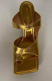 NIB $ 880 Bottega Veneta Leder Mule Heels Gold Schuhe 7 US (37 Euro) 608834 