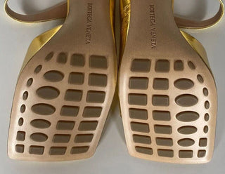 NIB $ 880 Bottega Veneta Leder Mule Heels Gold Schuhe 7 US (37 Euro) 608834 