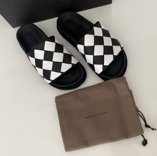 NIB 690 $ Bottega Veneta Herren Intrecciato Sandalen in Schwarz/Weiß 7 US (40) 578264 