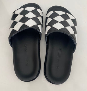 NIB 690 $ Bottega Veneta Herren Intrecciato Sandalen in Schwarz/Weiß 7 US (40) 578264 