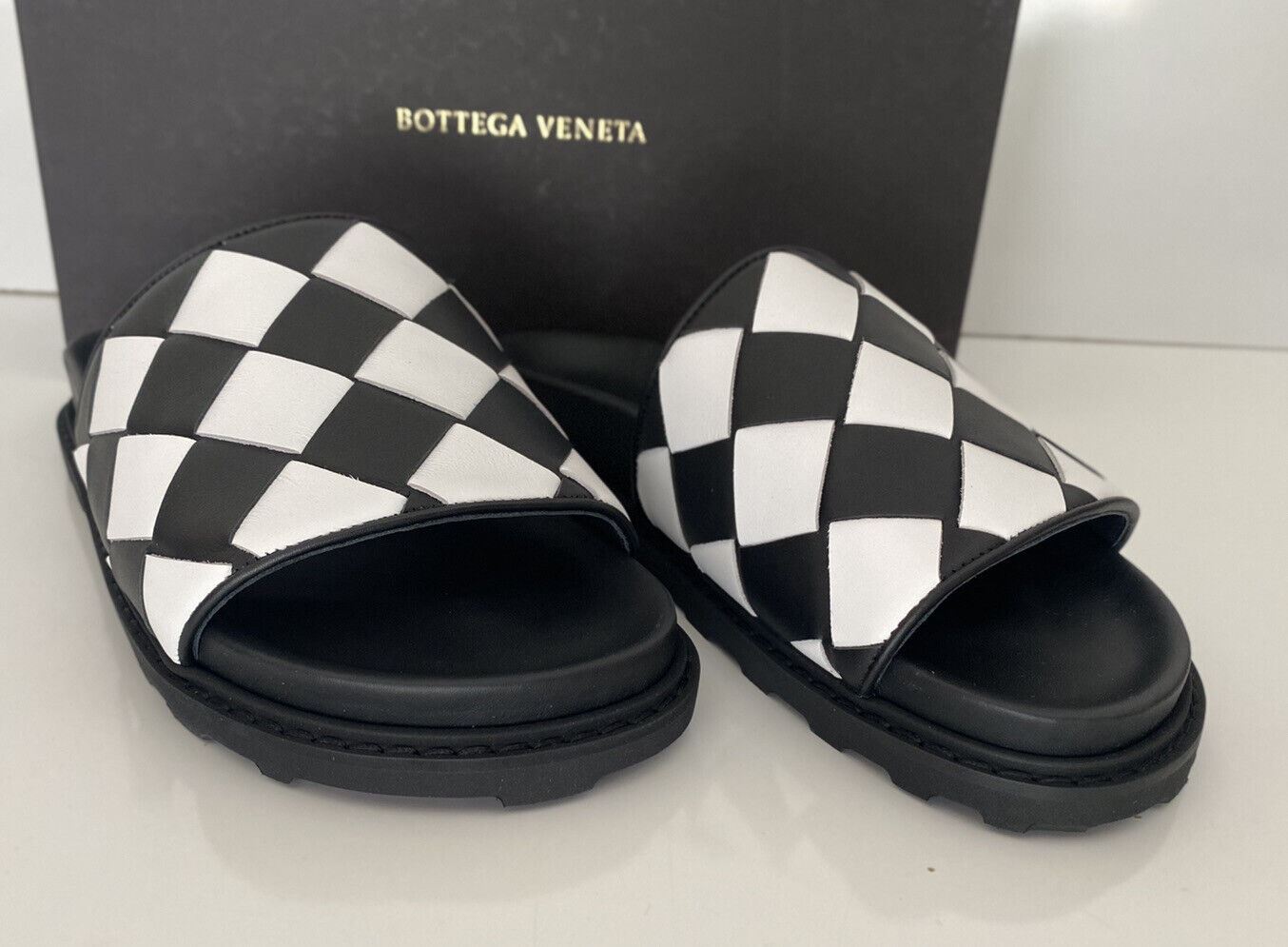 NIB $690 Bottega Veneta Men's Intrecciato Black/White Sandals 8 US (41) 578264