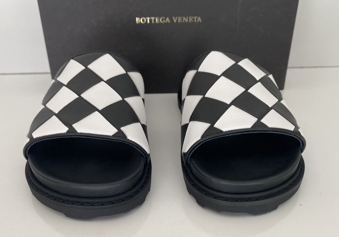 NIB $690 Bottega Veneta Men's Intrecciato Black/White Sandals 11 US (44) 578264
