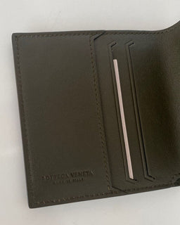 Neu mit Etikett: 750 $ Bottega Veneta Bi-fold Kaki Wallet Französisches Leder und Alligator 583611 