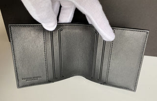 Neu mit Etikett: 750 $ Bottega Veneta Bifold-Geldbörse aus schwarzem Alligatorleder und französischem Leder 583611 