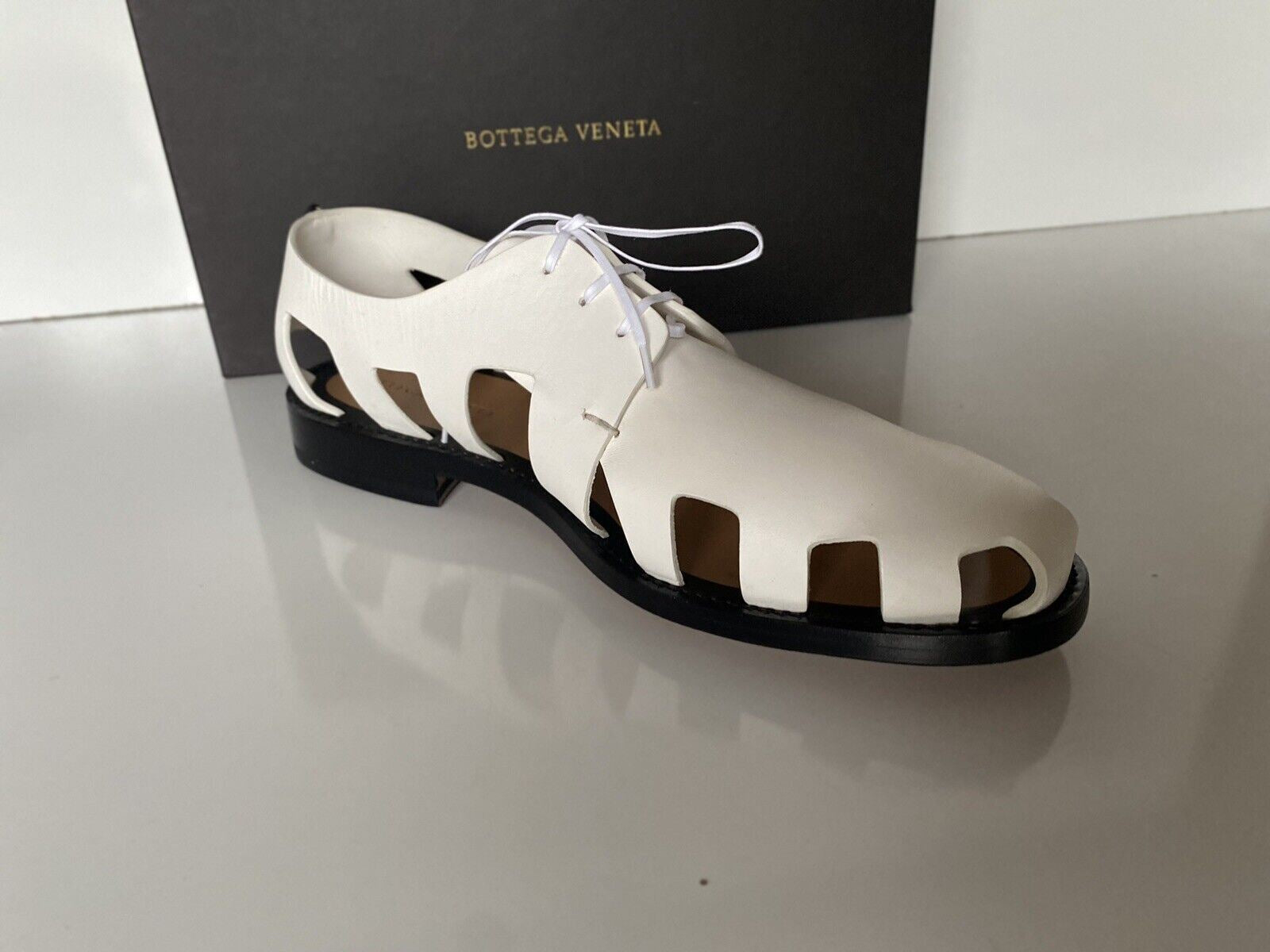 NIB Bottega Veneta Herren Derby Leder Weiße Schuhe Ausschnittdetails 8,5 US 574829 