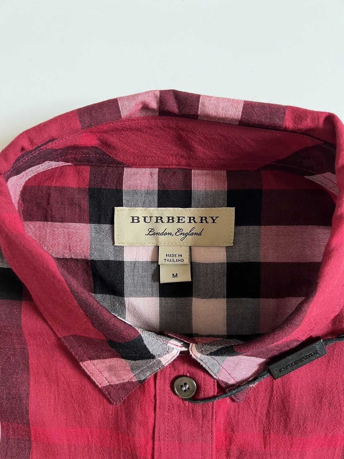 Neu mit Etikett: 350 $ Burberry Damen-Hemd Regency Poppy Red aus Baumwolle mit Knöpfen, Größe M 