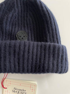 Neu mit Etikett: 385 $ Alexander McQueen Bullion Skull Ribbed Cashmere Beanie Navy Hat Large 