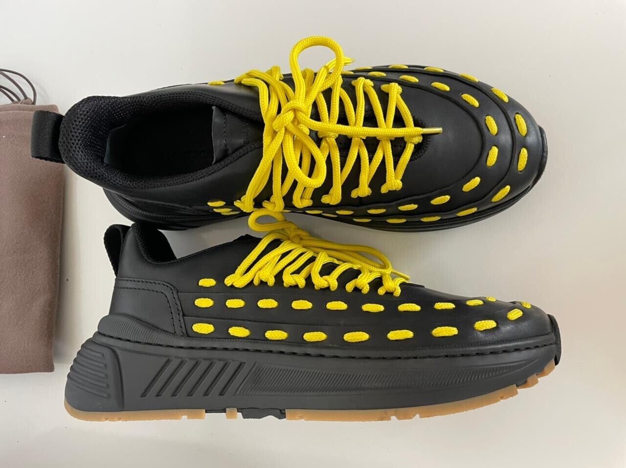 NIB $950 Bottega Veneta Mens Leather Black/Yellow Sneakers 9.5 US (42.5) 578305
