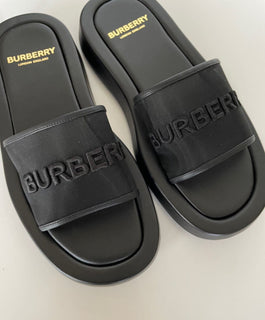 NIB Burberry Damen-Sandalen mit besticktem Mesh-Logo, 8 US (38 Euro) 8039250 