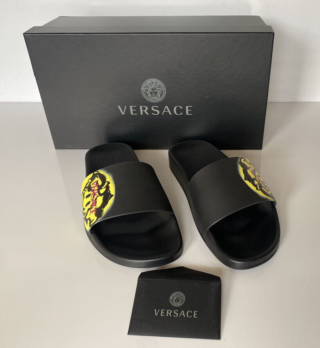 NIB $ 450 Versace Baroccoflage Pool Slides Sandalen Schwarz 8 US (41 Euro) Italien 