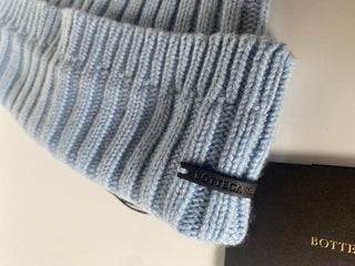 Neu mit Etikett: 350 $ Bottega Veneta Strickmütze aus 100 % Kaschmir Blau Medium 597145 Italien 