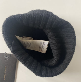 Neu mit Etikett: 350 $ Bottega Veneta Strickmütze aus 100 % Kaschmir Schwarz Klein 597145 Italien 