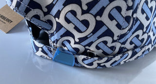 Neu mit Etikett: 420 $ Burberry TB Baumwoll-Baseballkappe Weiß/Marine M (57 cm) 8048483 Italien 