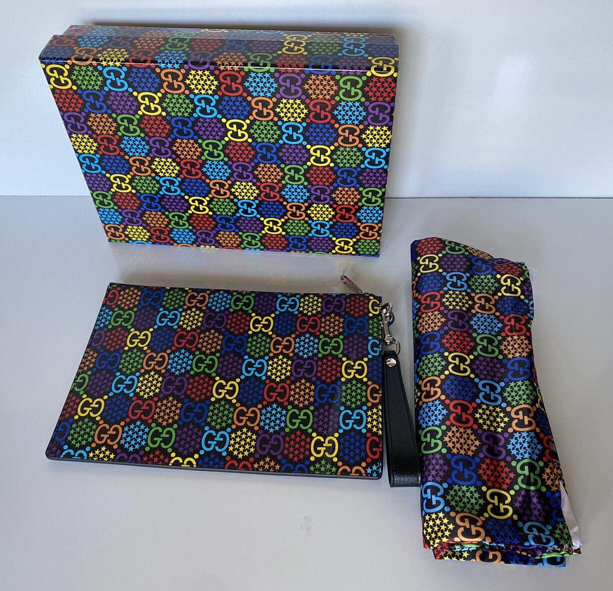 NWT Gucci GG Psychedelic Print Zip Around Wristlet Pouch 601087 Made in Italy