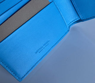 NWT Bottega Veneta Intrecciato Leder Himmelblau Bi-fold Coin Wallet 148324 Italien 