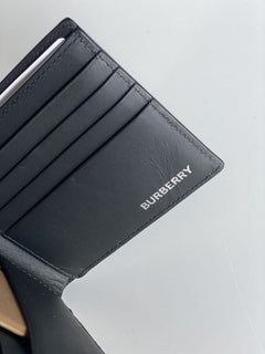 Neue 350-Dollar-Burberry-Karo-Bifold-Geldbörse aus dunklem Anthrazitleder, Italien 8014481 