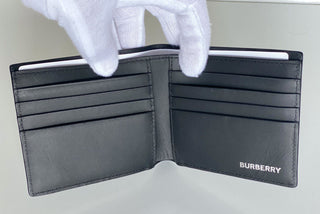Neue 350-Dollar-Burberry-Karo-Bifold-Geldbörse aus dunklem Anthrazitleder, Italien 8014481 