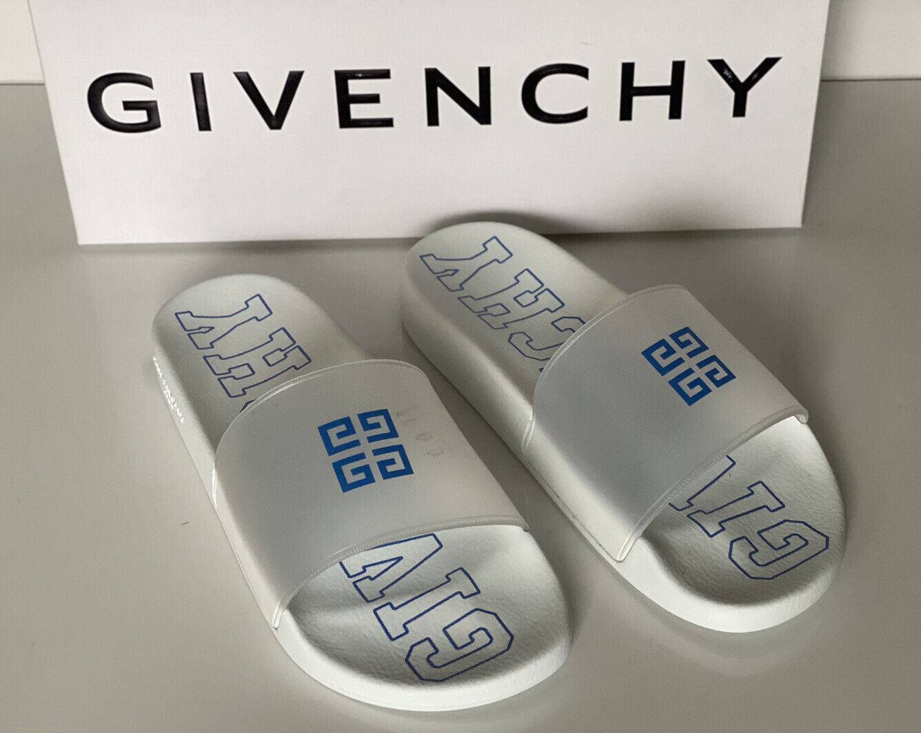NIB $ 375 Givenchy Game Day Logo Pool Slides Sandalen Weiß/Blau 7 US (40 Euro) IT