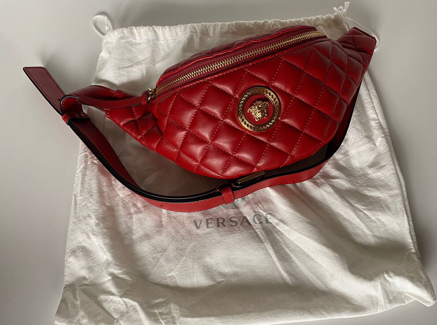 NWT Versace Женская стеганая кожаная сумка ягненка, красная сумка на пояс/пояс/боди 1A02151 Италия 