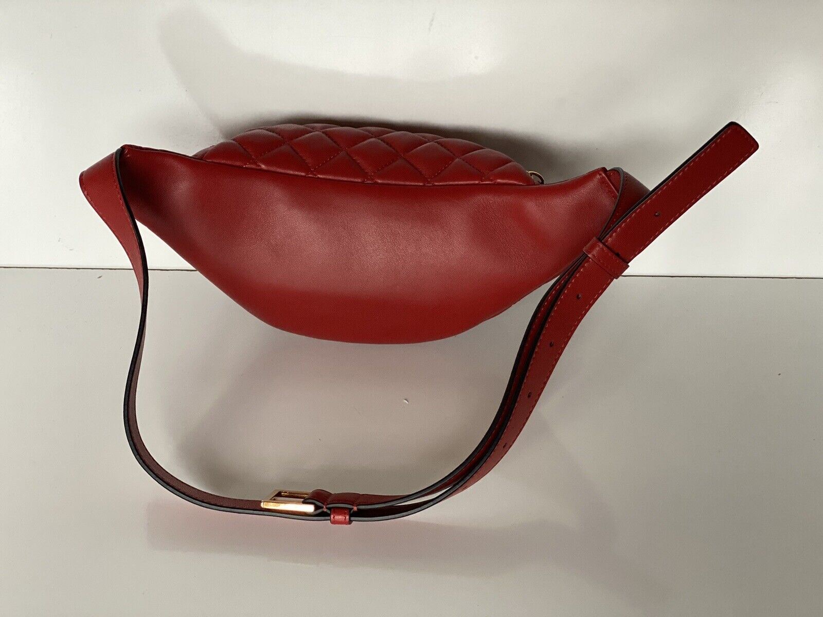 Neu mit Etikett: Versace Damen-Gürtel-/Taillen-/Körpertasche aus gestepptem Lammleder in Rot, 1A02151, Italien 