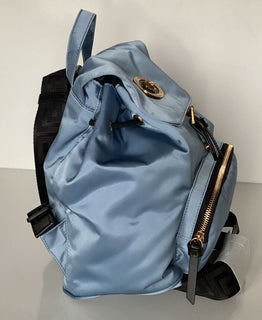 Neu mit Etikett: Versace Rucksack aus Nylon/Leder in Kornblumenblau, hergestellt in Italien, 1002876 1A02155 