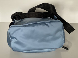 Neu mit Etikett: Versace Rucksack aus Nylon/Leder in Kornblumenblau, hergestellt in Italien, 1002876 1A02155 