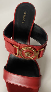 NIB VERSACE Medusa Damen Rote Pumps Sandalen 7 US (37 Euro) Hergestellt in Italien D1NPS 