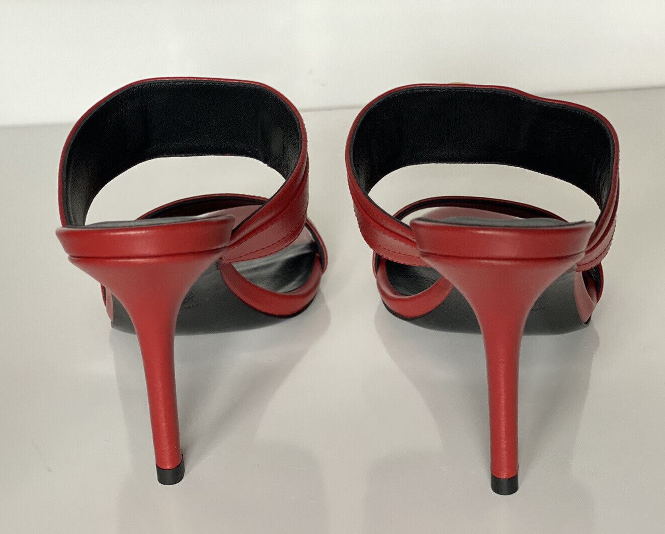 NIB VERSACE Medusa Damen Rote Pumps Sandalen 7 US (37 Euro) Hergestellt in Italien D1NPS 