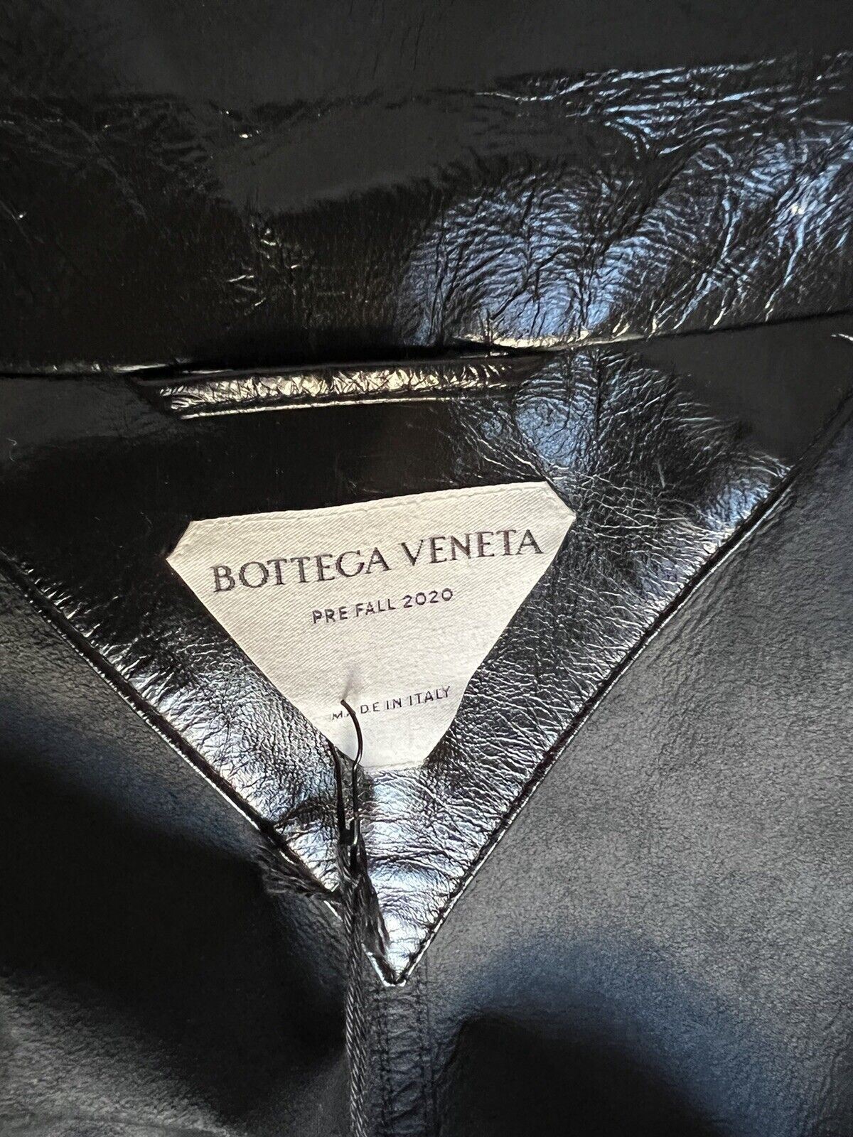 Neu mit Etikett: 7.500 $ Bottega Veneta Damenmantel aus glänzendem Leder Schwarz 633444 Klein
