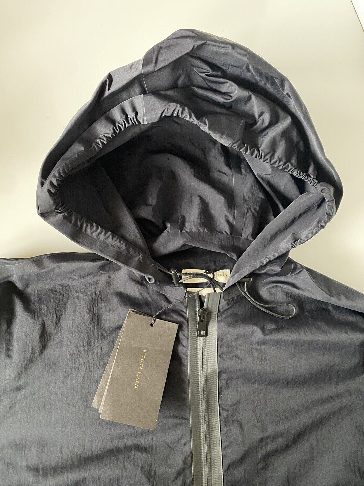 СЗТ 1850 долларов США Bottega Veneta Мужская рубашка из технического нейлона, черная куртка с капюшоном 40 США