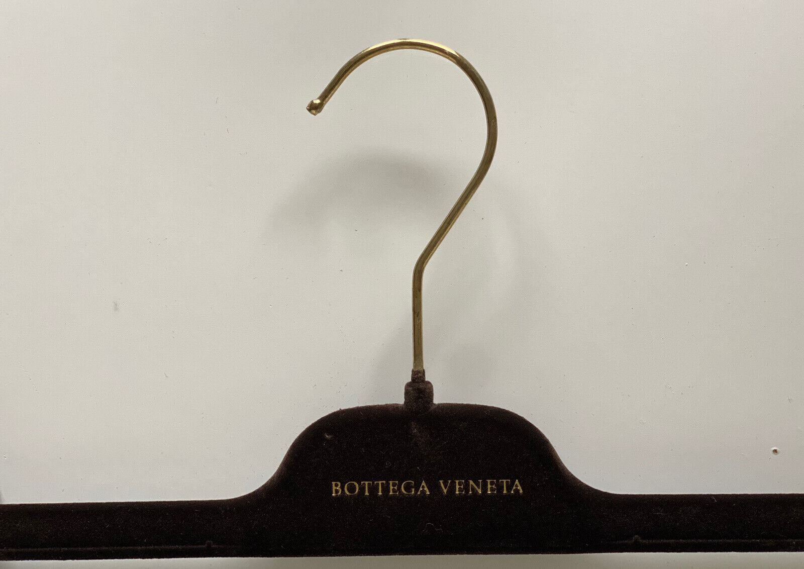 Bottega Veneta Brown Velvet 14,5" Clip-Hosenbügel mit goldenen Beschlägen 14,5x3 