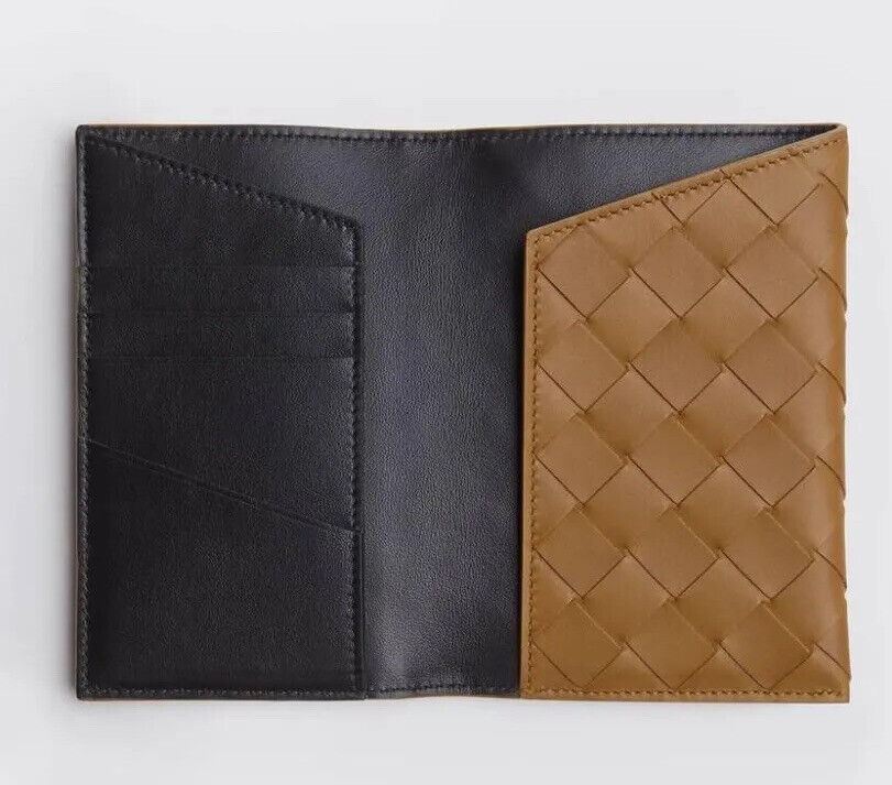 Neu mit Etikett: 450 $ Bottega Veneta Intrecciato Leder Reisepassetui Senf/Schwarz 629679