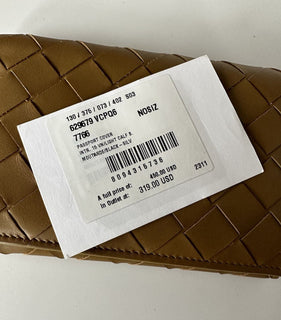 Neu mit Etikett: 450 $ Bottega Veneta Intrecciato Leder Reisepassetui Senf/Schwarz 629679