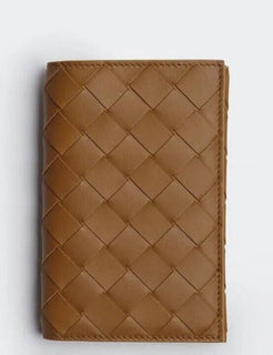Neu mit Etikett: 450 $ Bottega Veneta Intrecciato Leder Reisepassetui Senf/Schwarz 629679