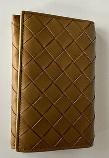 Neu mit Etikett: 450 $ Bottega Veneta Intrecciato Leder Reisepassetui Senf/Schwarz 629679