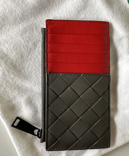 Neu mit Etikett: 520 $ Bottega Veneta Leder-Slim-Geldbörse Intreccio Weave Graphite, Red 591379