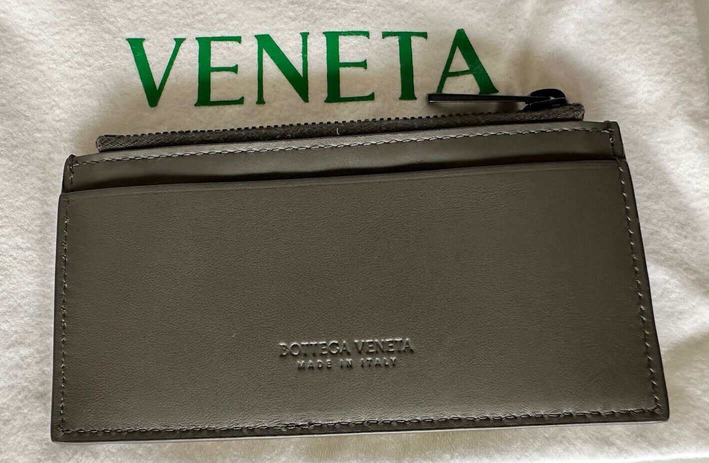Neu mit Etikett: 520 $ Bottega Veneta Leder-Slim-Geldbörse Intreccio Weave Graphite, Red 591379