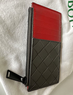 Neu mit Etikett: 520 $ Bottega Veneta Leder-Slim-Geldbörse Intreccio Weave Graphite, Red 591379